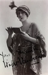Portrét anglické herečky Violet Vanbrugh, pohlednice