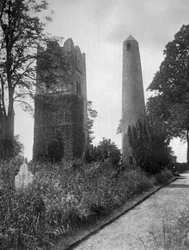 Kulatá věž mečů, Dublin, Irsko, z východu, 1924-1926.