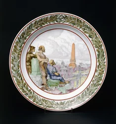 Sovětský propagandistický porcelánový talíř zobrazující vojáka Rudé armády, dělníka a rolníka