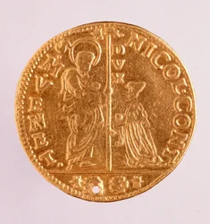 Zlatá mince (zecchino nebo flitr) z Benátské republiky: vláda dóžete Nicola Contariniho (1630-1631). Průměr 3,4 cm Řím, národní termín muzeum