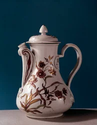 Porcelánový hrnec z benátské školy z 18. století, Paříž, dekorativní umění