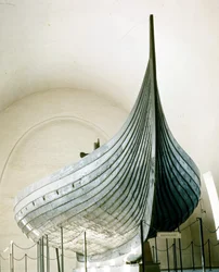 Vikingská loď (drakkar) z Gokstadu u Osla. Muzeum Oslo Bygdoy, Norsko.