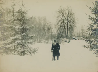 Hrabě Lev Nikolajevič Tolstoj chůze.