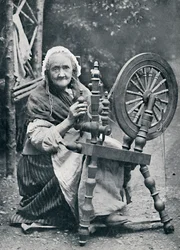 Stará Irka u svého kolovratu, 1912