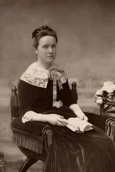 ""Millicent Fawcett (nar. Garrett - 1947-1929) anglická feministka, 50 let vůdkyně hnutí za volební právo žen. Sestra průkopnické lékařky Elizabeth Garrett Anderson; manželka Henryho Fawcetta, slepého radikálního politika (woodburytype