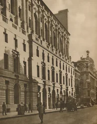 Budovy představující nový Londýn v Moorgate Street, kolem roku 1935