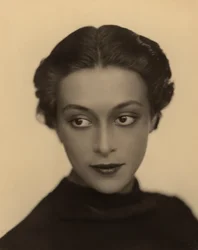 Portrét mladé ženy, Terst, asi 1928 (želatinový stříbrný tisk)