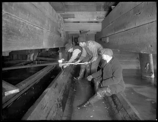 Muži pracující v kanálu W. 129th Street, New York, kolem roku 1911