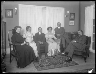 Skupinový portrét rodiny Quinnů, kolem roku 1911-12
