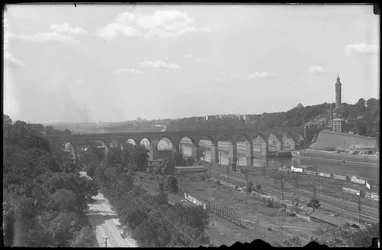 Pohled na řeku Harlem, High Bridge a Highbridge Tower, c.1912