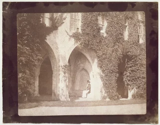 Reverend Calvert Jones sedící v ambitech opatství Laycock, kolem roku 1847