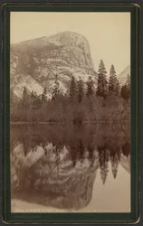 Zrcadlové jezero. Yosemity.