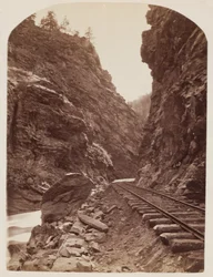 Pohled na železnici ve Skalistých horách, kolem roku 1865 (tisk alba z mokrého kolodiového negativu)