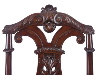 Detail páru předsíňových židlí z doby Jiřího II., provedených Jamesem Moorem mladším, asi 1727-31