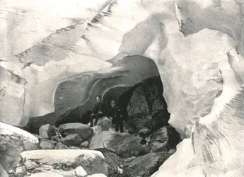 Skalnaté hory: ledová jeskyně ve Velkém ledovci, Mount Sir Donald, Kanada, 1895.