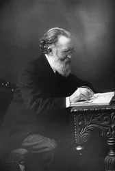 Justin McCarthy 1830-1912, irský politik, historik a romanopisec, 1893.