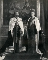 King George V a Queen Mary při jejich prvním otevření parlamentu, 6. února 1911, 1951.