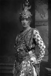 Sarah Bernhardt 1844-1923, francouzská divadelní herečka, 1890.