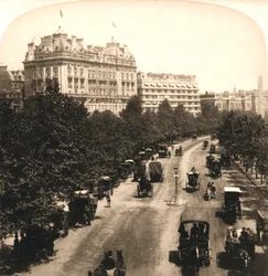 The Cecil and Savoy Hotels, Londýn, 1896.
