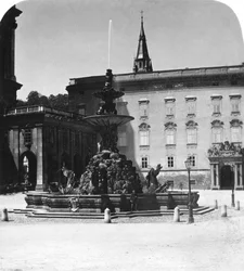 Dvorní kašna a rezidence, Salzburg, Rakousko, c1900.