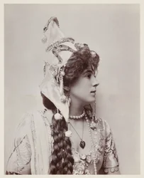 Edwardian portrét, žena v exotickém kostýmu