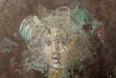 Hlava Medúzy, detail z fresky zobrazující Persea, ze starověkého města Stabiae, Castellammare di Stabia, Kampánie, Itálie, římská civilizace (foto)