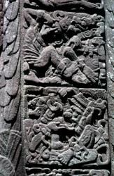 Hieroglyfy na Stéle D v Quirigua, Izabal, Guatemala, pozdní klasické období, cca 600-900 našeho letopočtu (foto)