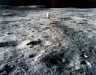 Pilotovaný vesmírný let, USA, Apollo 14 Astronaut Apollo 14 Edgar Mitchell na Měsíci