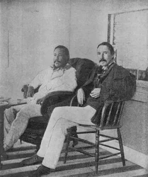 Robert Louis Stevenson s havajským králem Kalakauou na verandě Royal Boat House v Honolulu